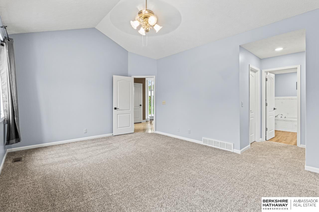 Omaha, Nebraska 68118, United States, 5 Bedrooms Bedrooms, ,3 BathroomsBathrooms,Residential,Pending,208498