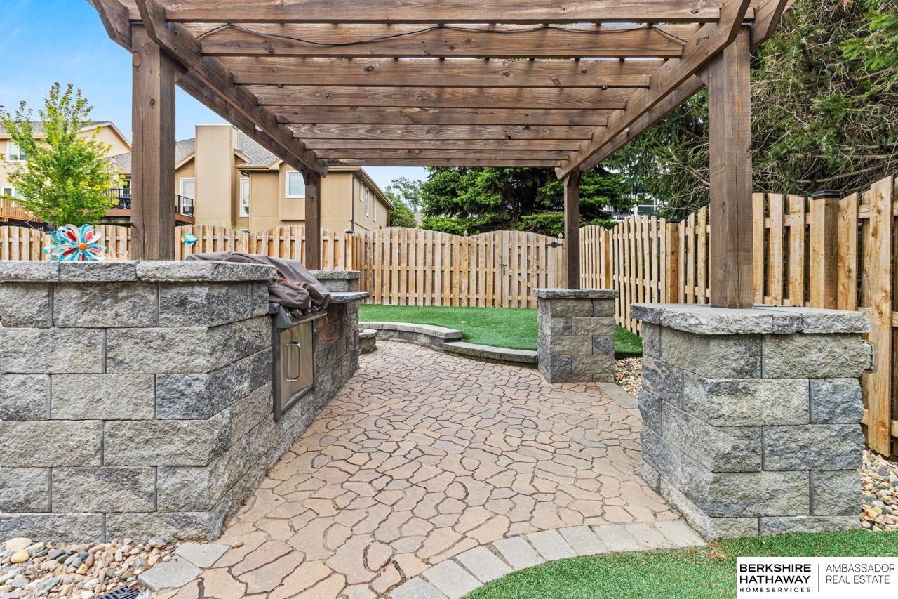 Omaha, Nebraska 68118, United States, 5 Bedrooms Bedrooms, ,3 BathroomsBathrooms,Residential,Pending,208498