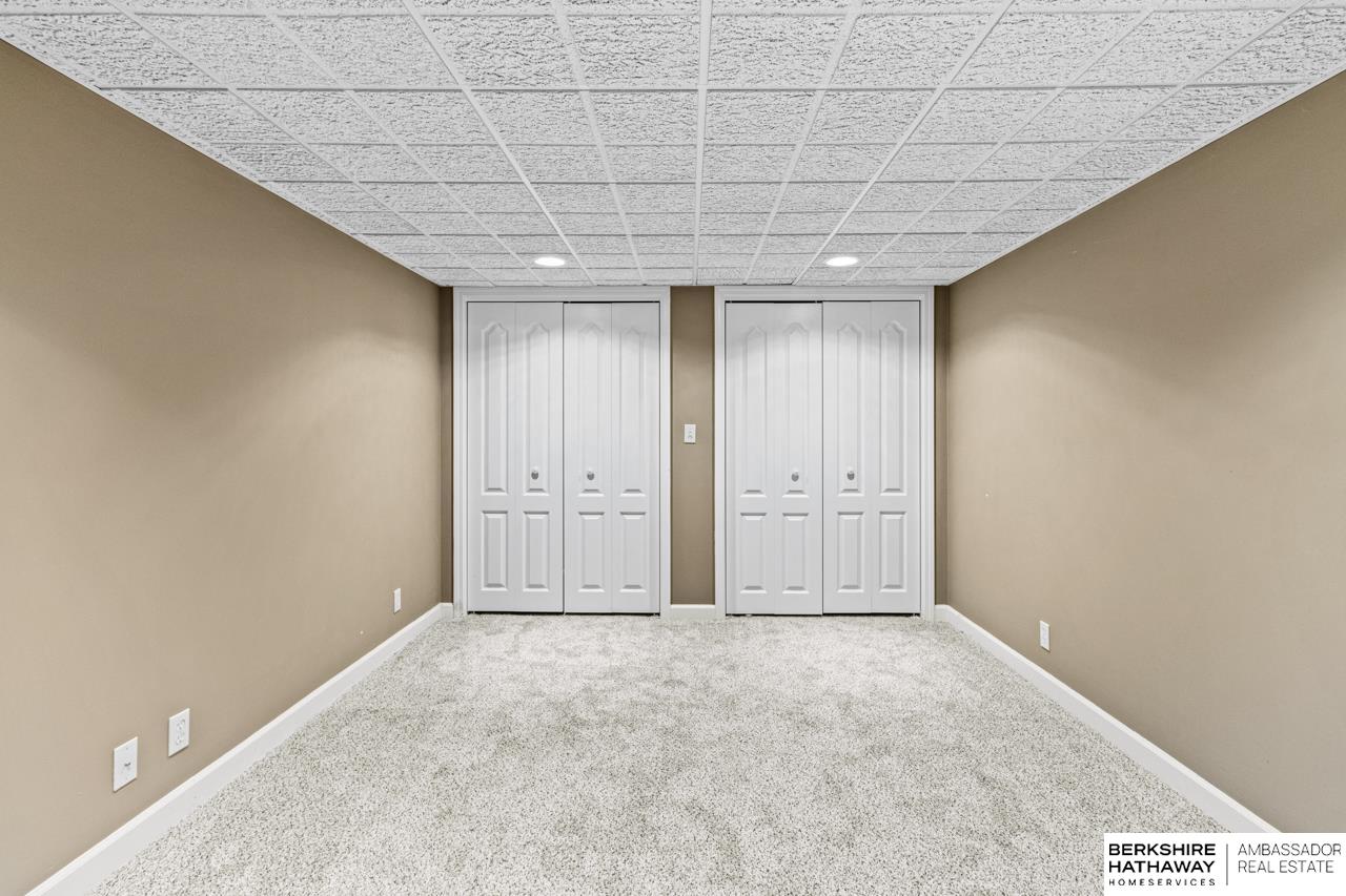 Omaha, Nebraska 68118, United States, 5 Bedrooms Bedrooms, ,3 BathroomsBathrooms,Residential,Pending,208498