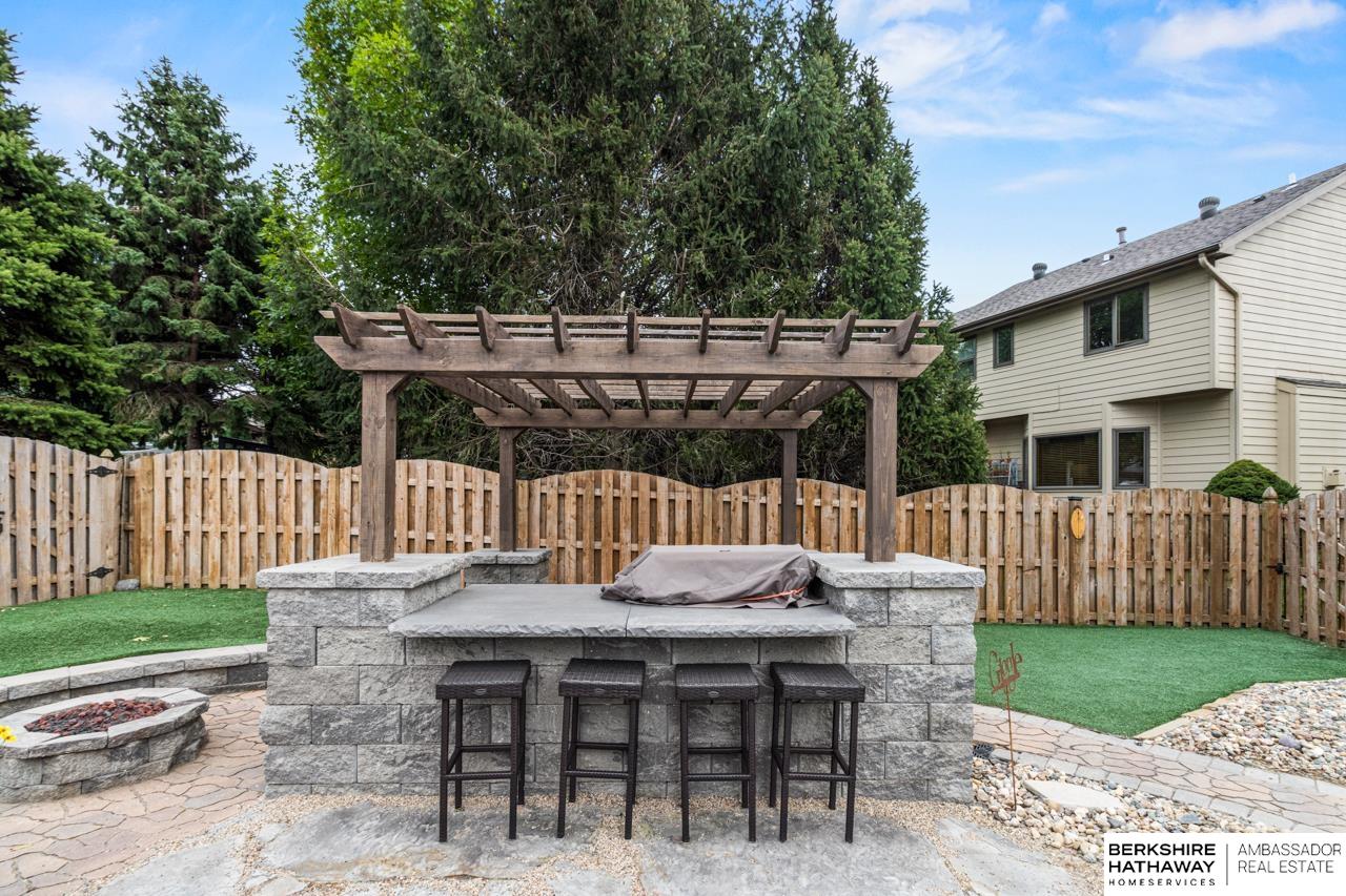 Omaha, Nebraska 68118, United States, 5 Bedrooms Bedrooms, ,3 BathroomsBathrooms,Residential,Pending,208498