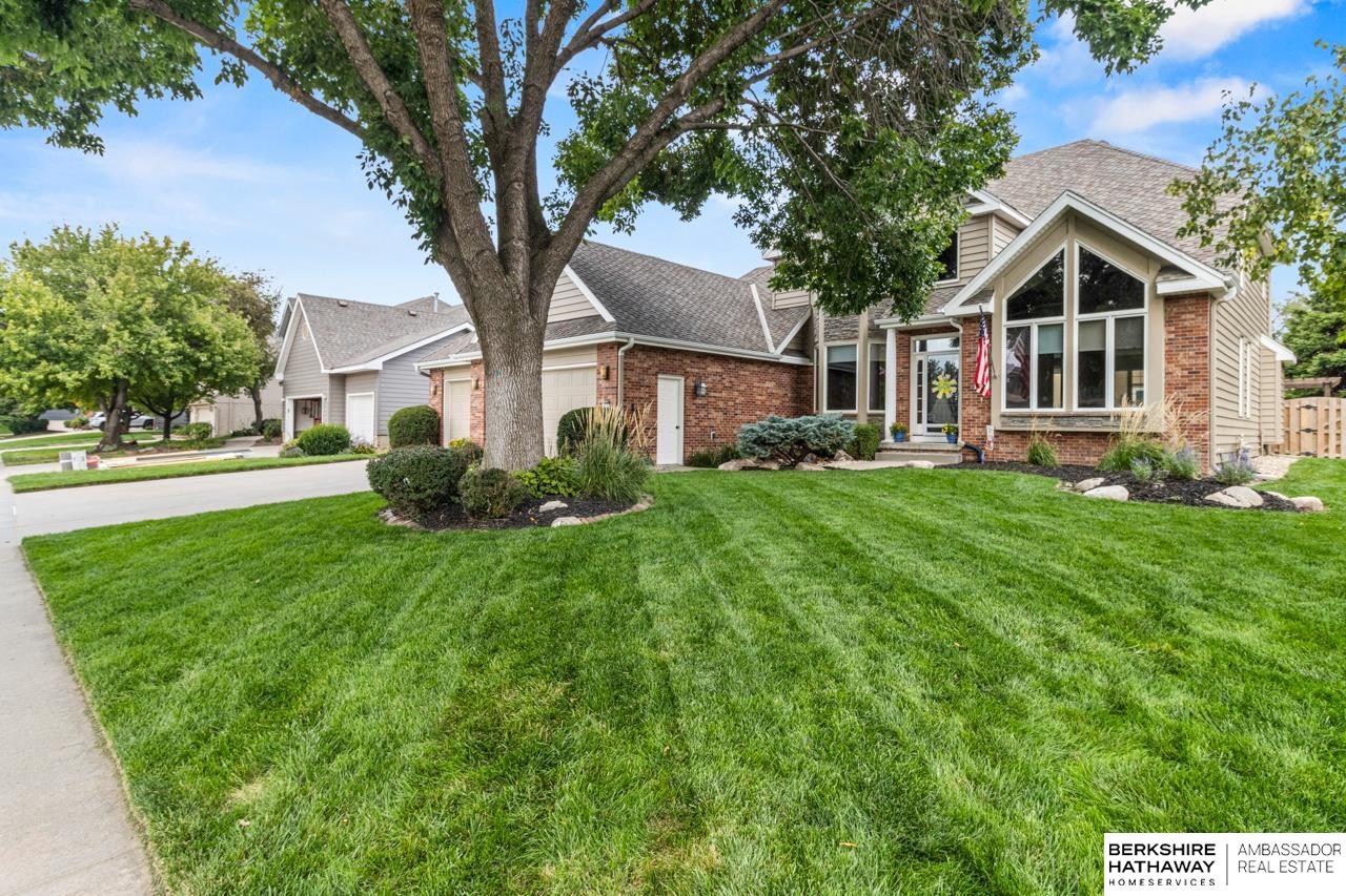 Omaha, Nebraska 68118, United States, 5 Bedrooms Bedrooms, ,3 BathroomsBathrooms,Residential,Pending,208498