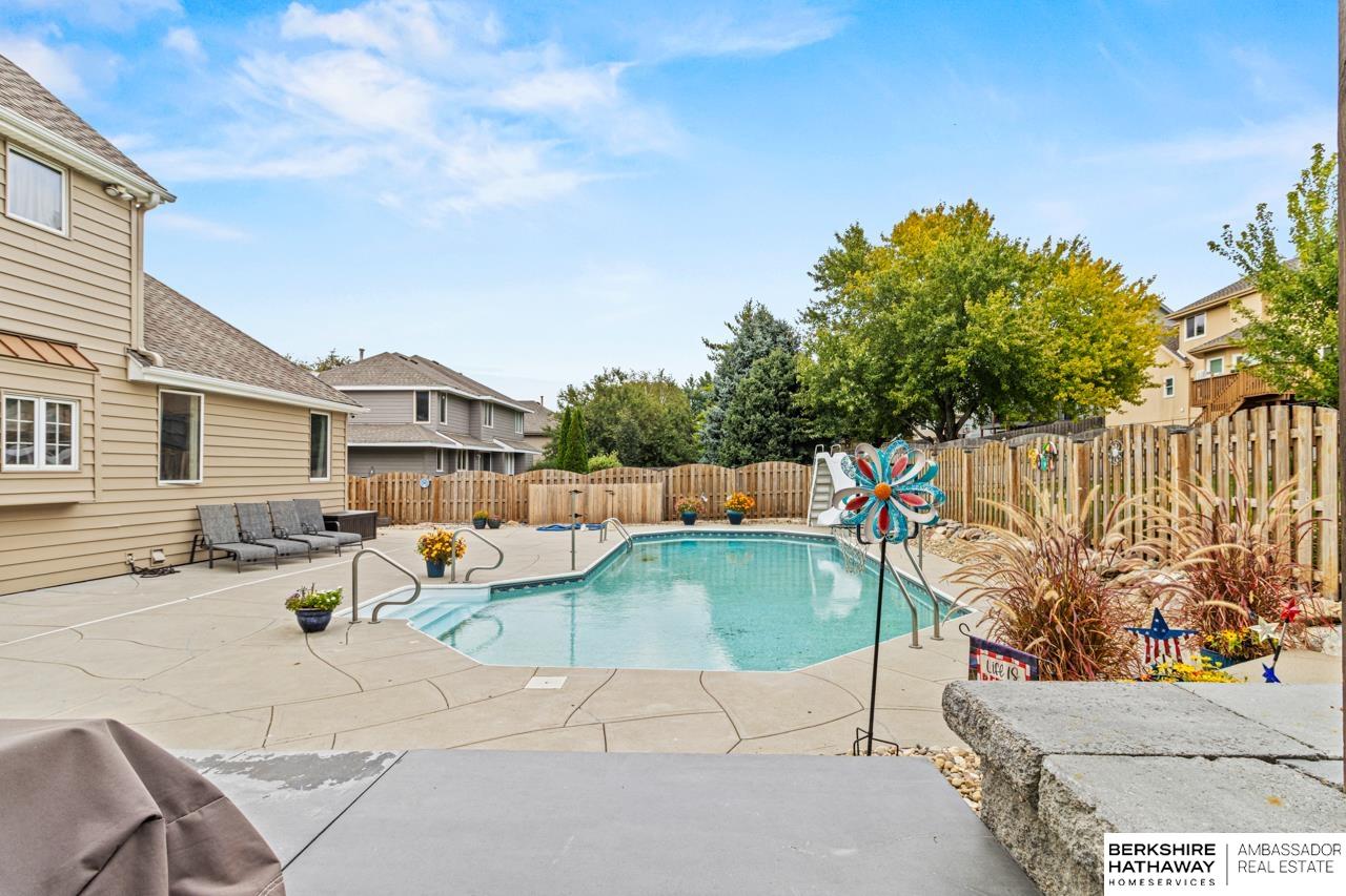 Omaha, Nebraska 68118, United States, 5 Bedrooms Bedrooms, ,3 BathroomsBathrooms,Residential,Pending,208498