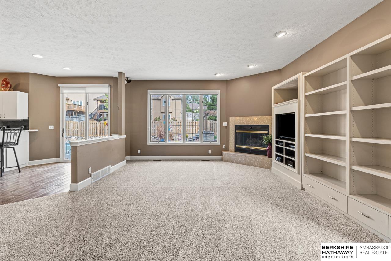 Omaha, Nebraska 68118, United States, 5 Bedrooms Bedrooms, ,3 BathroomsBathrooms,Residential,Pending,208498