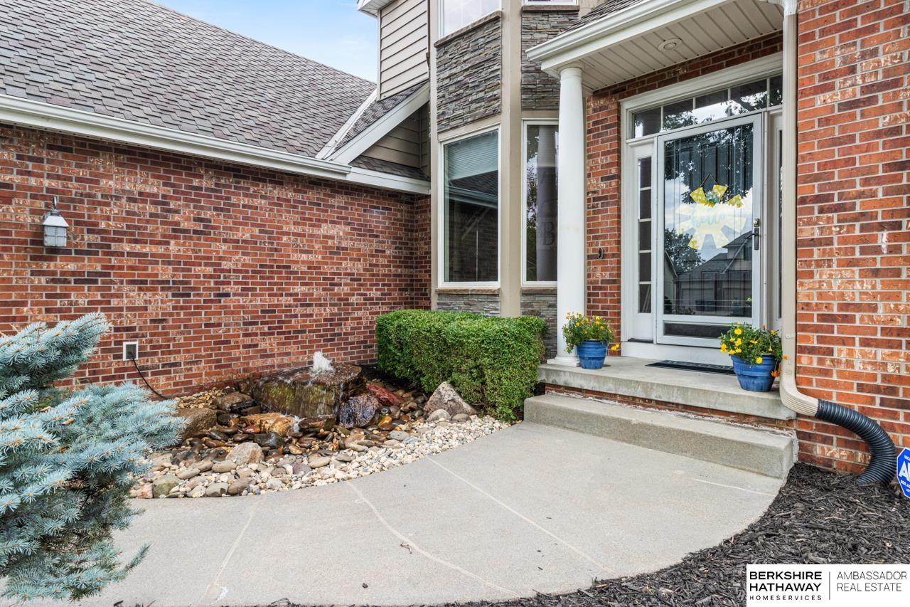 Omaha, Nebraska 68118, United States, 5 Bedrooms Bedrooms, ,3 BathroomsBathrooms,Residential,Pending,208498