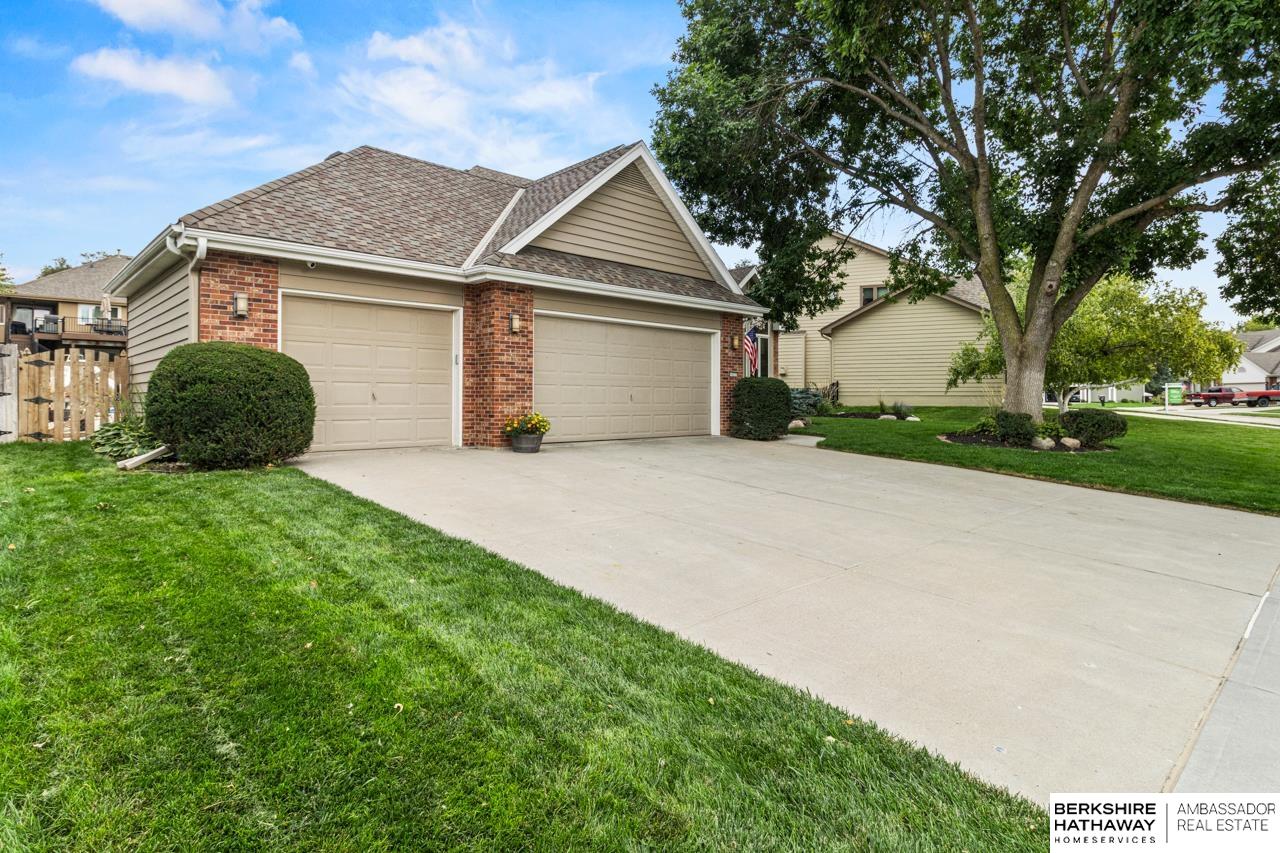 Omaha, Nebraska 68118, United States, 5 Bedrooms Bedrooms, ,3 BathroomsBathrooms,Residential,Pending,208498