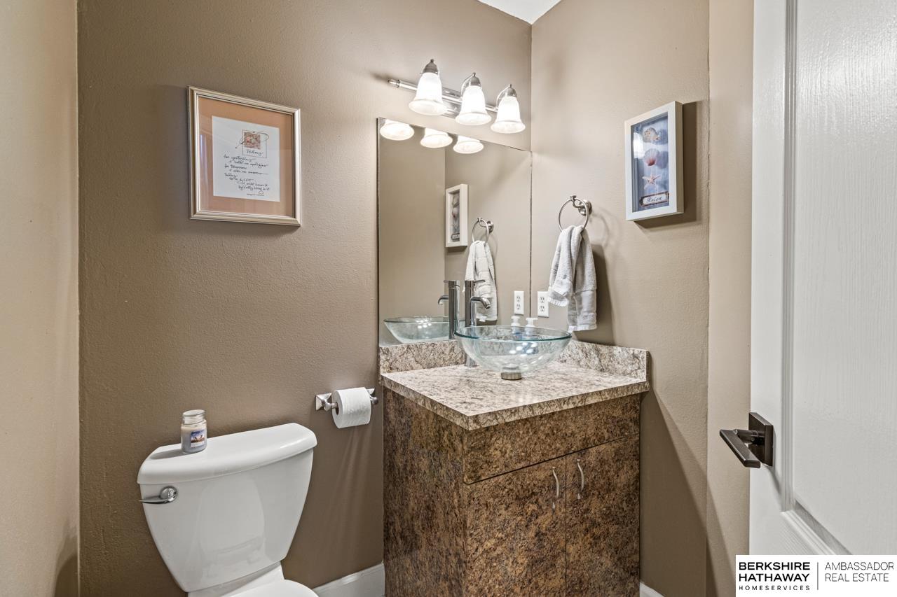 Omaha, Nebraska 68118, United States, 5 Bedrooms Bedrooms, ,3 BathroomsBathrooms,Residential,Pending,208498