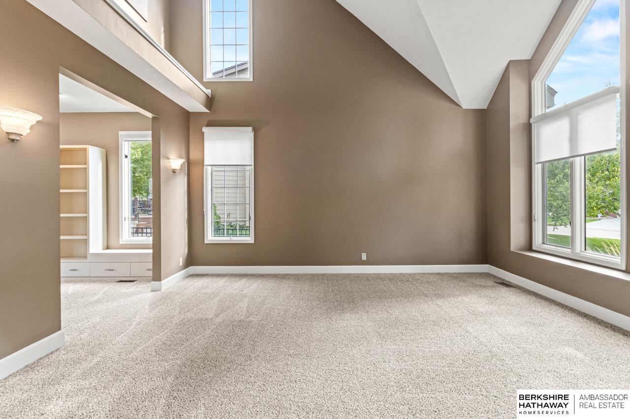 Omaha, Nebraska 68118, United States, 5 Bedrooms Bedrooms, ,3 BathroomsBathrooms,Residential,Pending,208498