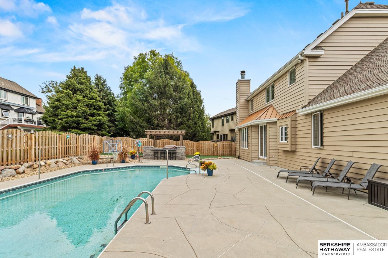 Omaha, Nebraska 68118, United States, 5 Bedrooms Bedrooms, ,3 BathroomsBathrooms,Residential,Pending,208498