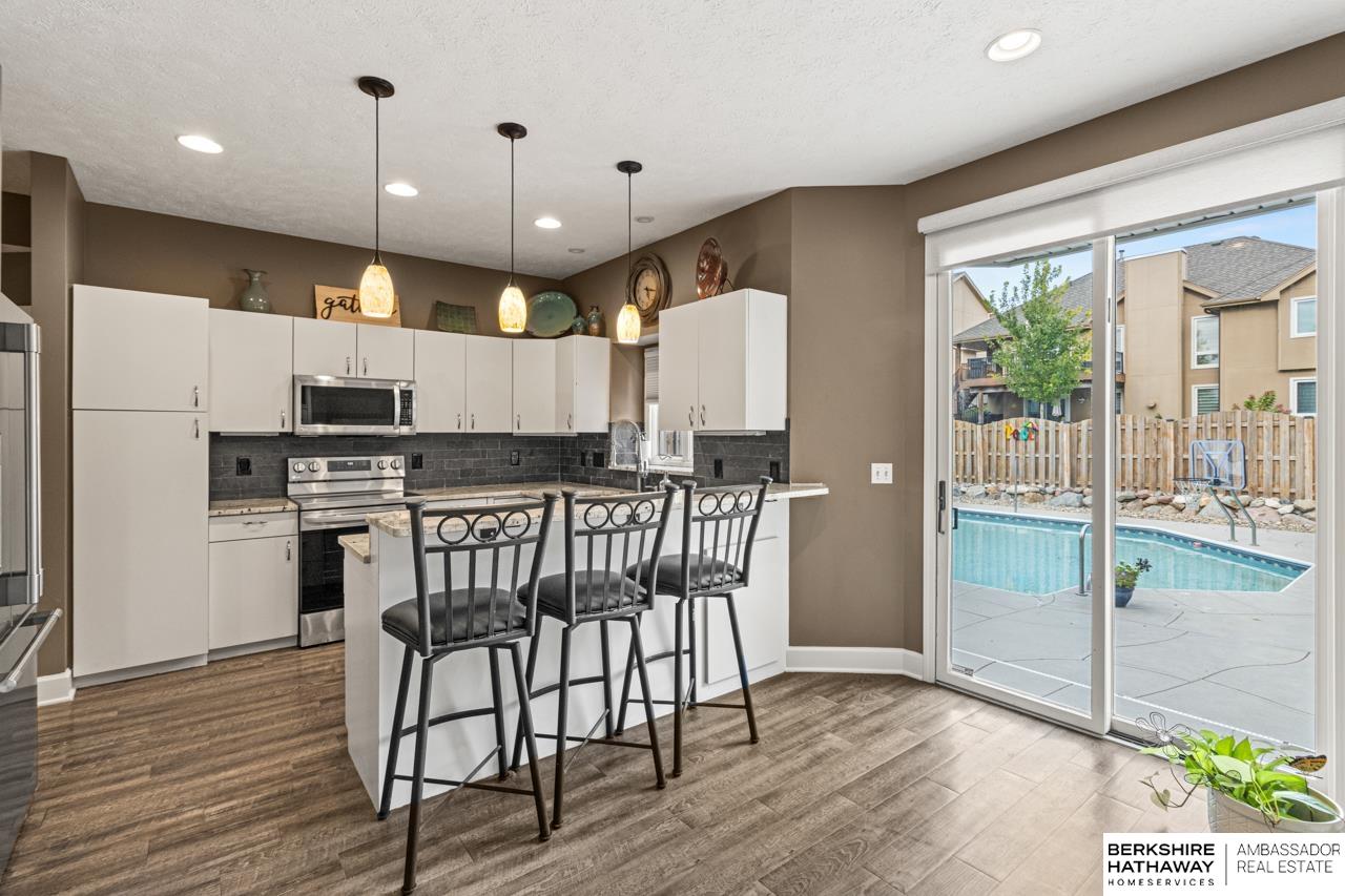 Omaha, Nebraska 68118, United States, 5 Bedrooms Bedrooms, ,3 BathroomsBathrooms,Residential,Pending,208498