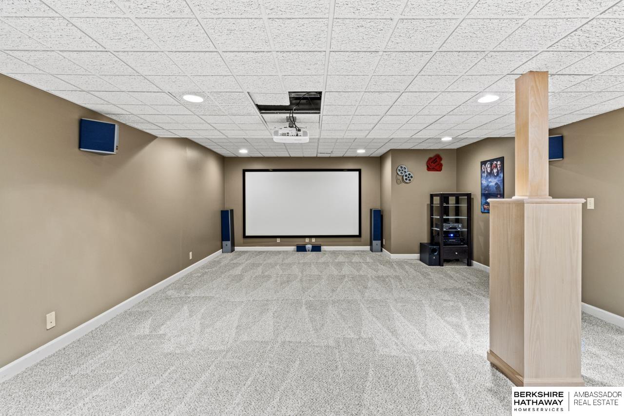 Omaha, Nebraska 68118, United States, 5 Bedrooms Bedrooms, ,3 BathroomsBathrooms,Residential,Pending,208498