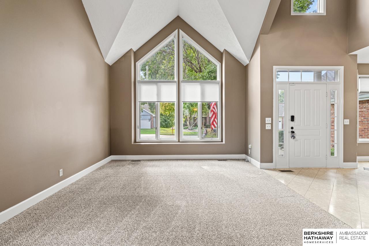 Omaha, Nebraska 68118, United States, 5 Bedrooms Bedrooms, ,3 BathroomsBathrooms,Residential,Pending,208498