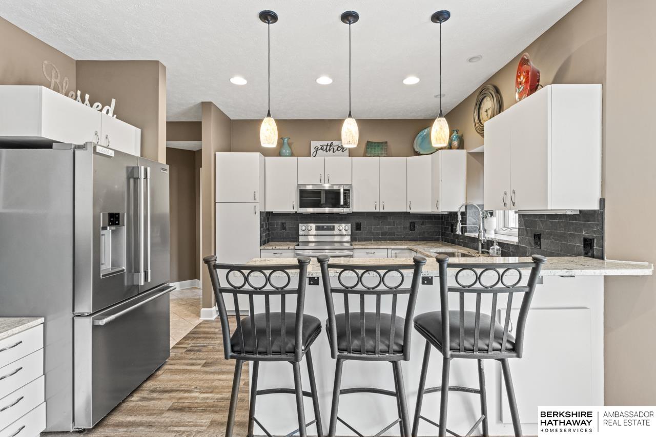 Omaha, Nebraska 68118, United States, 5 Bedrooms Bedrooms, ,3 BathroomsBathrooms,Residential,Pending,208498