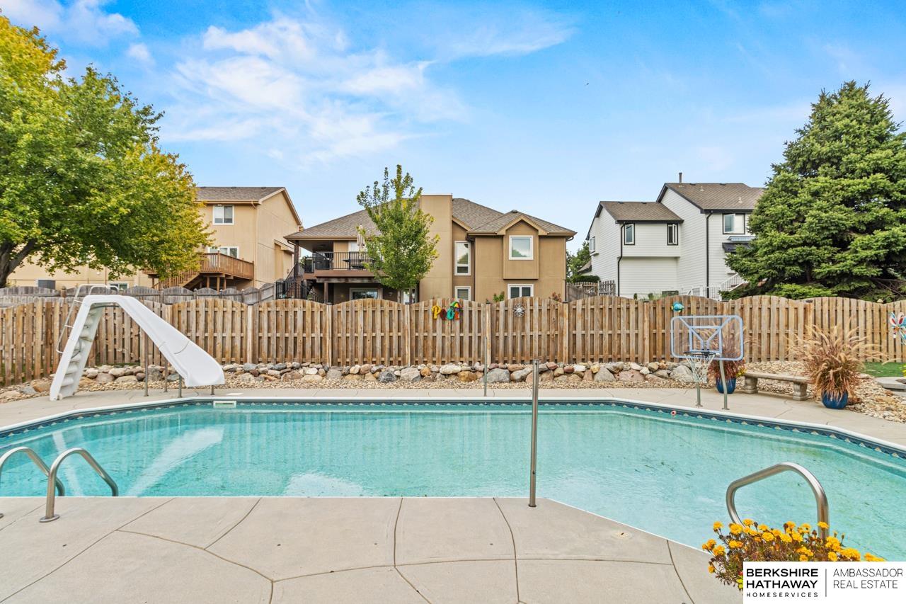 Omaha, Nebraska 68118, United States, 5 Bedrooms Bedrooms, ,3 BathroomsBathrooms,Residential,Pending,208498