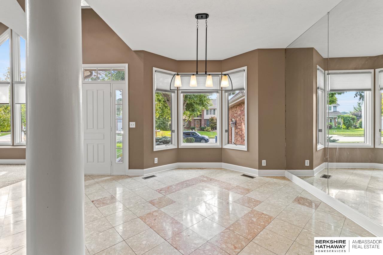 Omaha, Nebraska 68118, United States, 5 Bedrooms Bedrooms, ,3 BathroomsBathrooms,Residential,Pending,208498