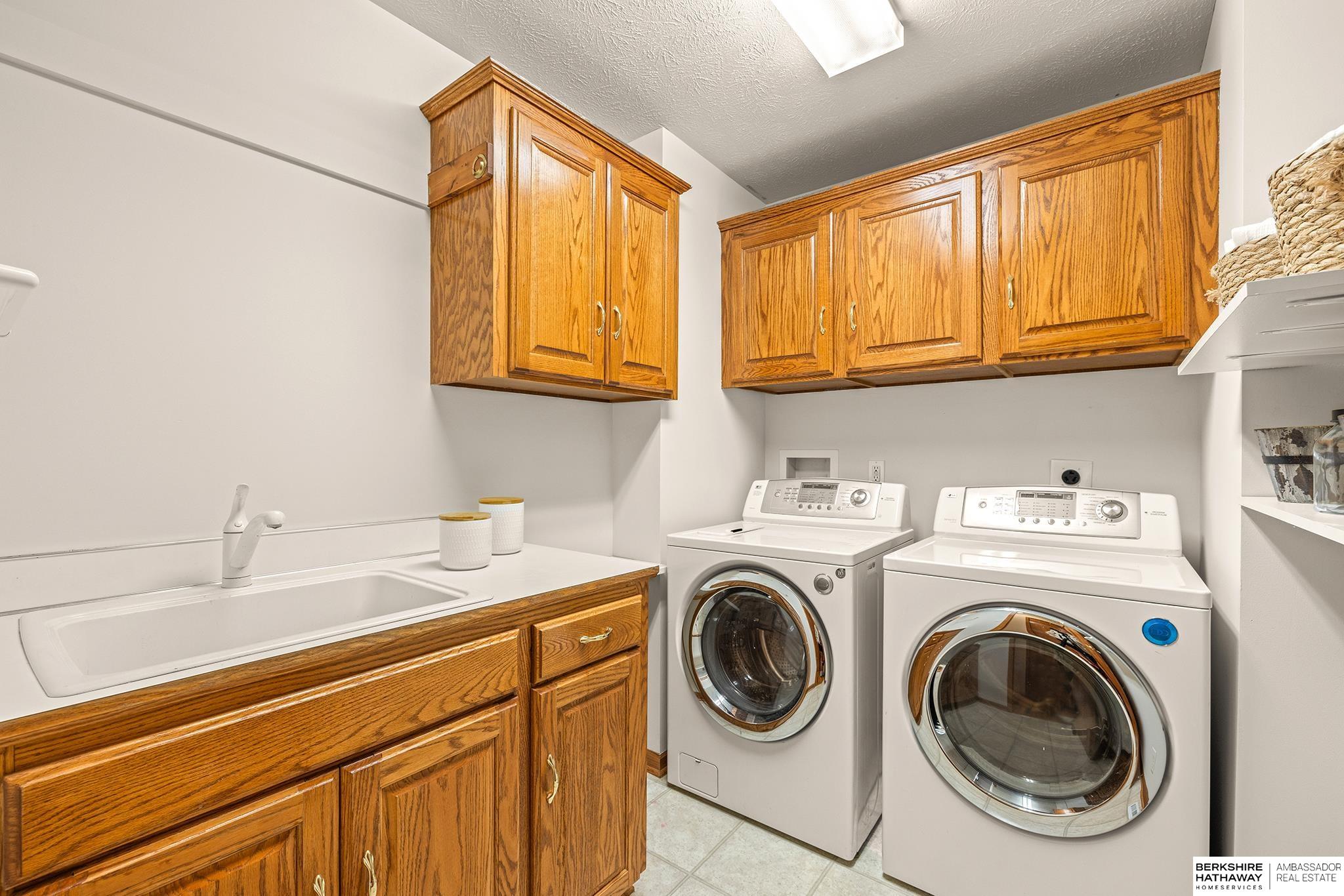 Omaha, Nebraska 68130, United States, 3 Bedrooms Bedrooms, ,3 BathroomsBathrooms,Residential,Active,242137