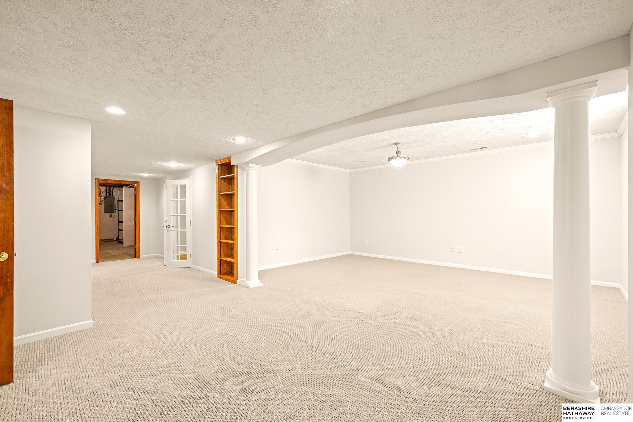 Omaha, Nebraska 68130, United States, 3 Bedrooms Bedrooms, ,3 BathroomsBathrooms,Residential,Active,242137