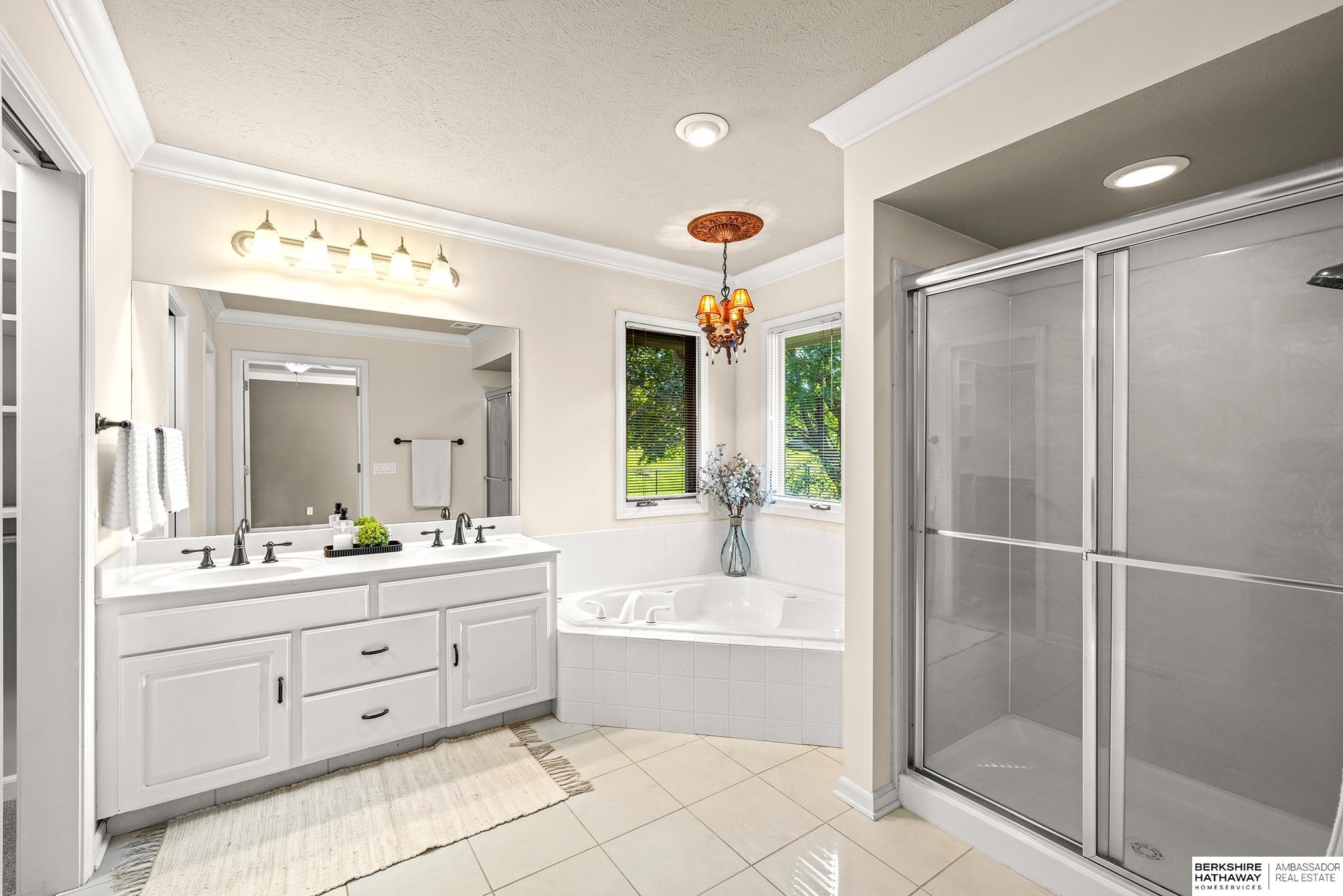 Omaha, Nebraska 68130, United States, 3 Bedrooms Bedrooms, ,3 BathroomsBathrooms,Residential,Active,242137