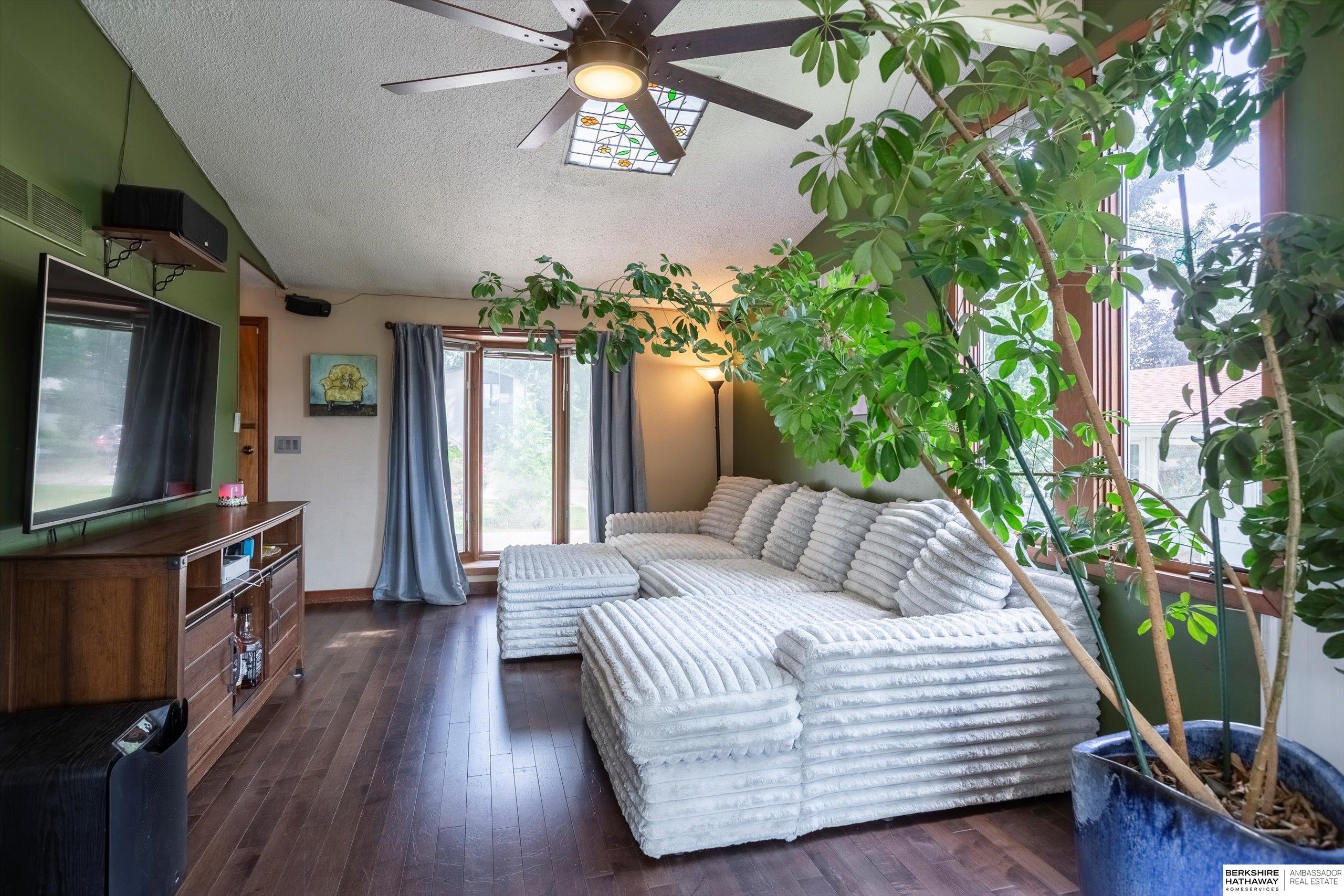 Omaha, Nebraska 68134, United States, 3 Bedrooms Bedrooms, ,2 BathroomsBathrooms,Residential,Active,192691