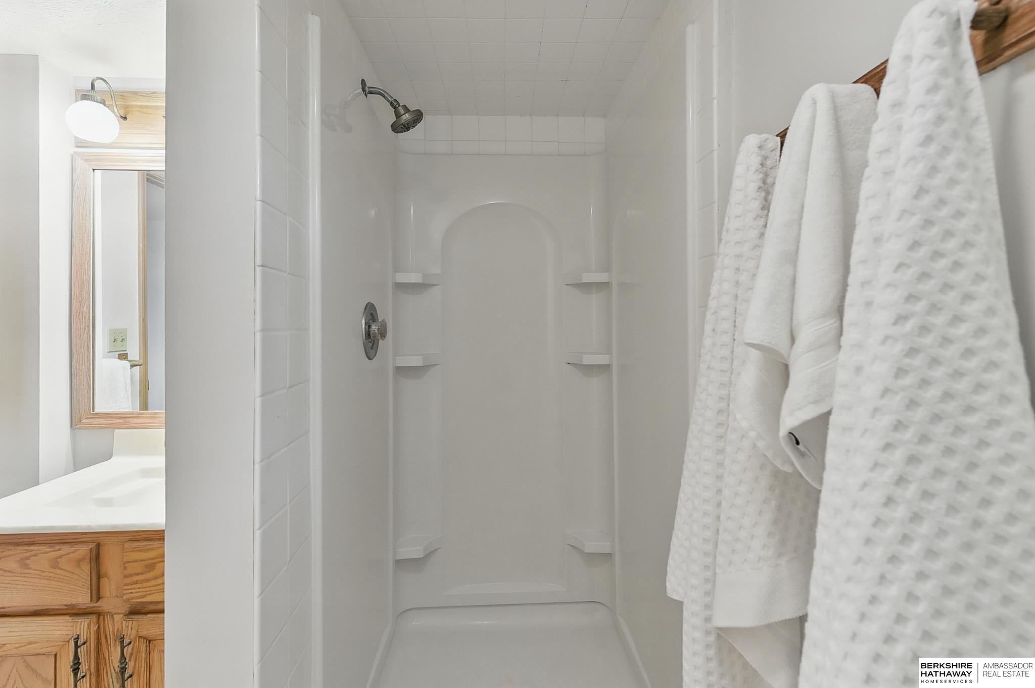 Omaha, Nebraska 68106, United States, 3 Bedrooms Bedrooms, ,2 BathroomsBathrooms,Residential,Pending,150169