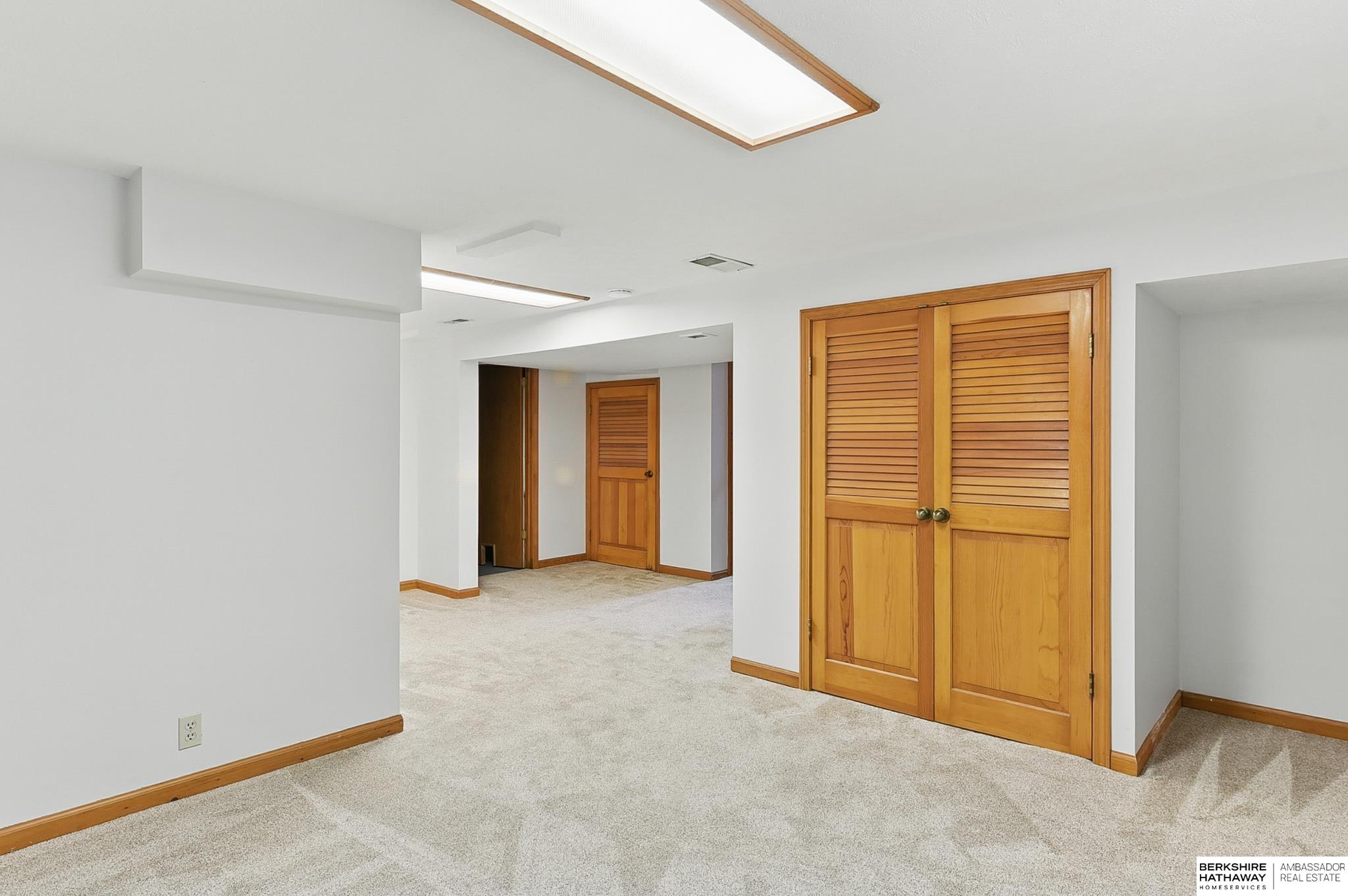 Omaha, Nebraska 68106, United States, 3 Bedrooms Bedrooms, ,2 BathroomsBathrooms,Residential,Pending,150169