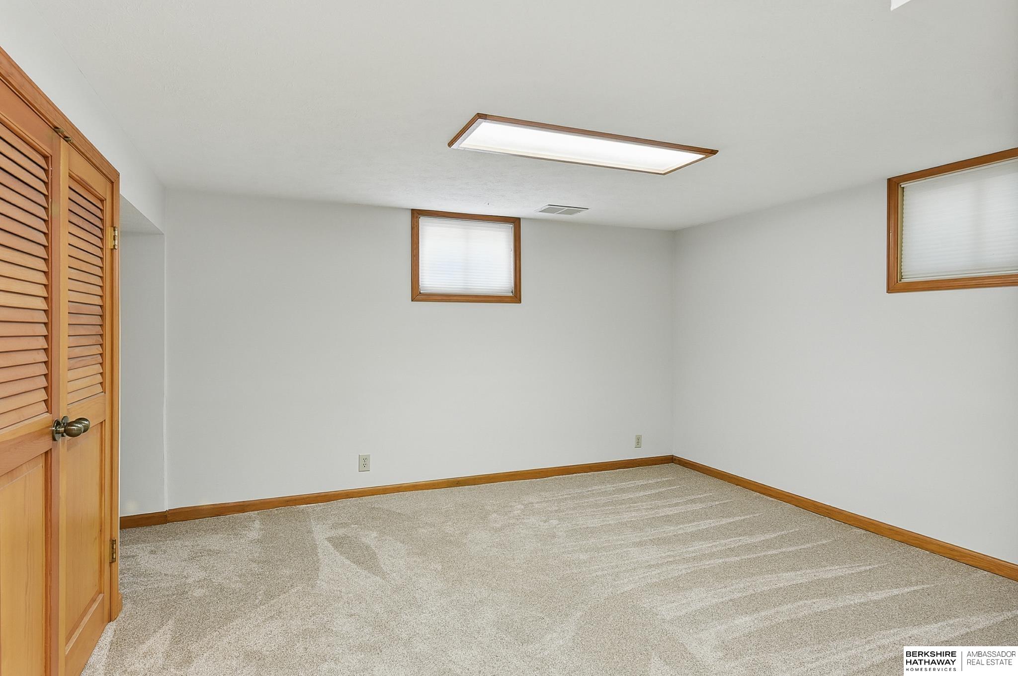 Omaha, Nebraska 68106, United States, 3 Bedrooms Bedrooms, ,2 BathroomsBathrooms,Residential,Pending,150169