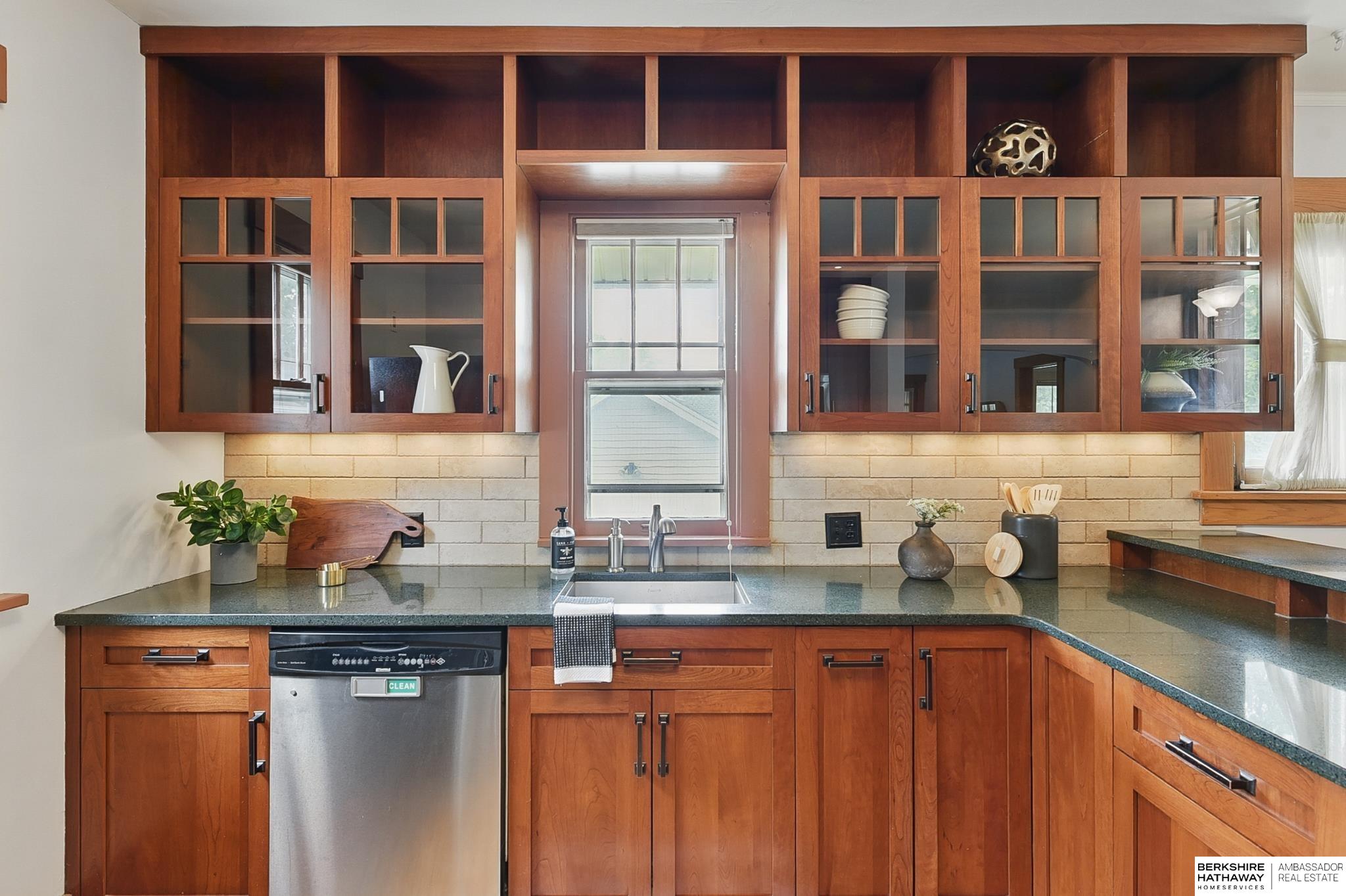 Omaha, Nebraska 68106, United States, 3 Bedrooms Bedrooms, ,2 BathroomsBathrooms,Residential,Pending,150169