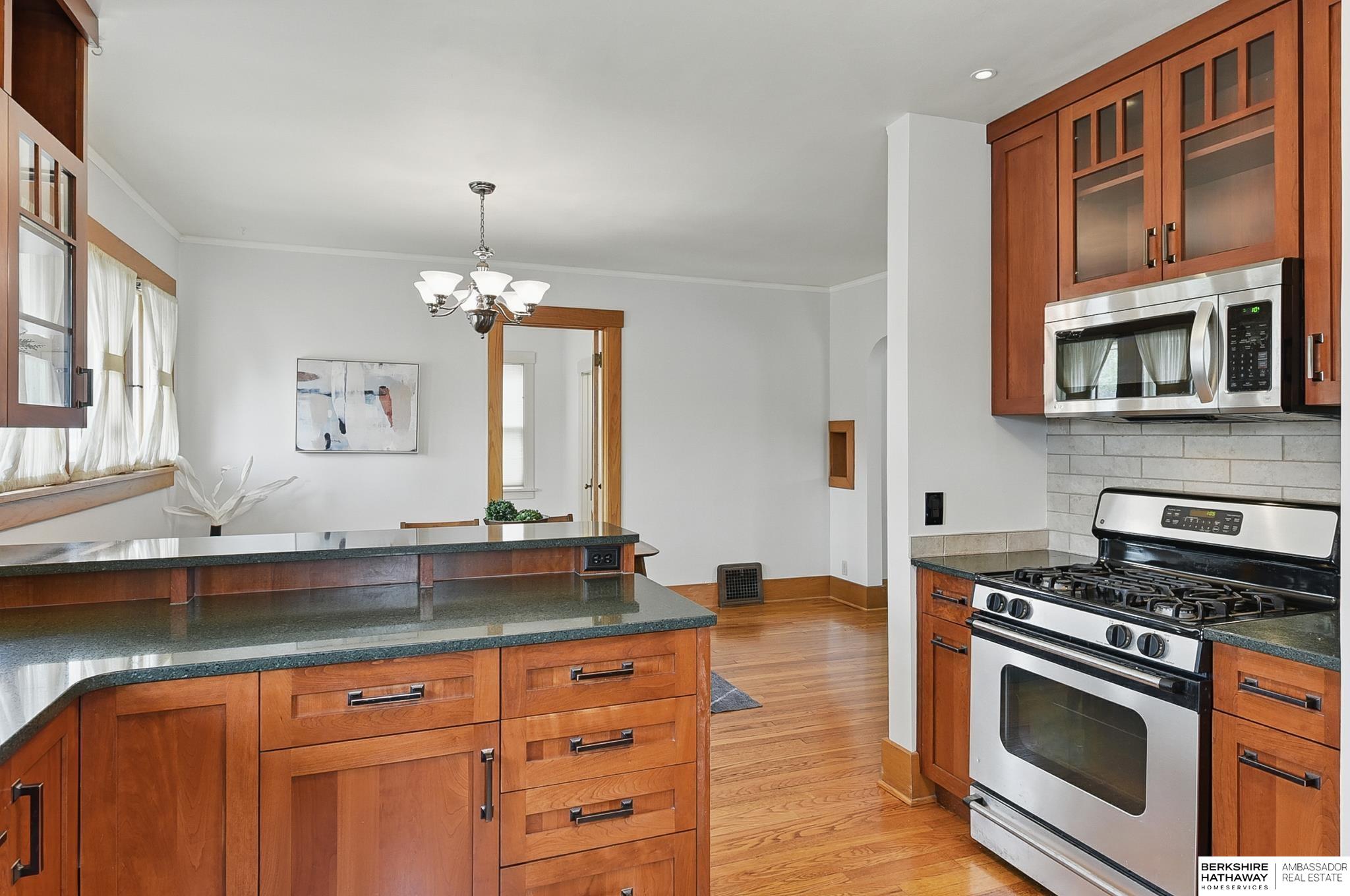 Omaha, Nebraska 68106, United States, 3 Bedrooms Bedrooms, ,2 BathroomsBathrooms,Residential,Pending,150169