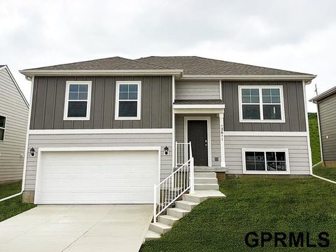 Photo of 18487 Greenfield Street, Omaha, NE 68136 (MLS # 22535273)