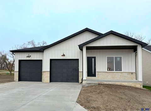 Photo of 1311 SW 36th Street, Lincoln, NE 68522 (MLS # 22532061)