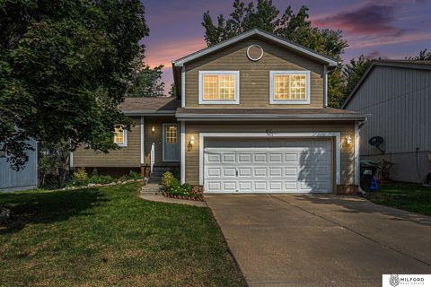 Photo of 7412 Wyoming Street, Omaha, NE 68122 (MLS # 22529371)