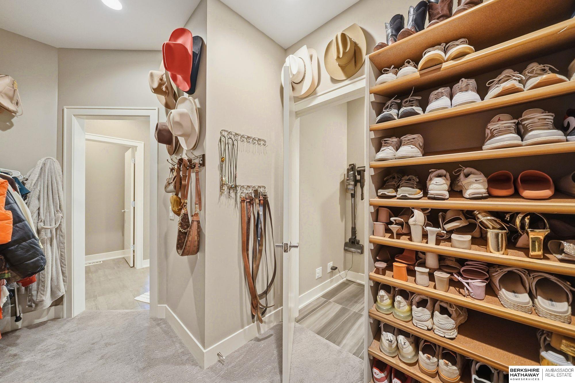 Lincoln, Nebraska 68516, United States, 5 Bedrooms Bedrooms, ,3 BathroomsBathrooms,Residential,Active,242987