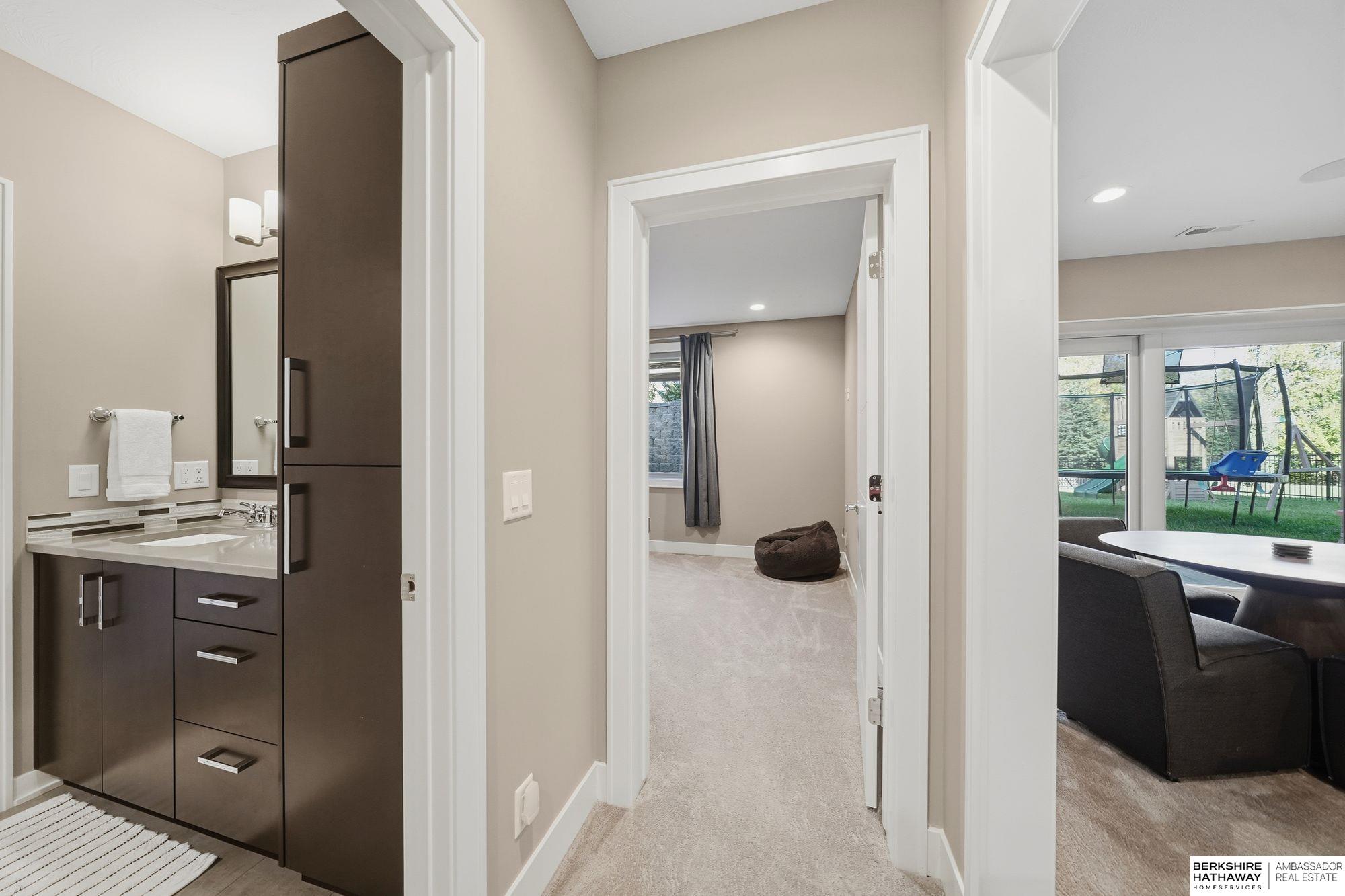 Lincoln, Nebraska 68516, United States, 5 Bedrooms Bedrooms, ,3 BathroomsBathrooms,Residential,Active,242987