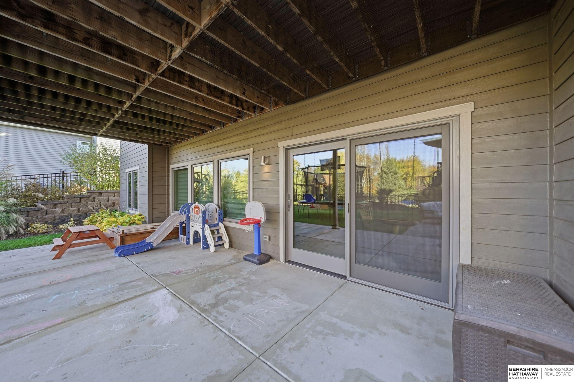 Lincoln, Nebraska 68516, United States, 5 Bedrooms Bedrooms, ,3 BathroomsBathrooms,Residential,Active,242987