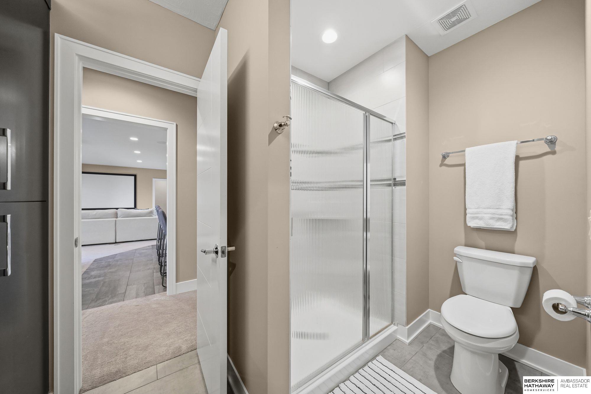 Lincoln, Nebraska 68516, United States, 5 Bedrooms Bedrooms, ,3 BathroomsBathrooms,Residential,Active,242987