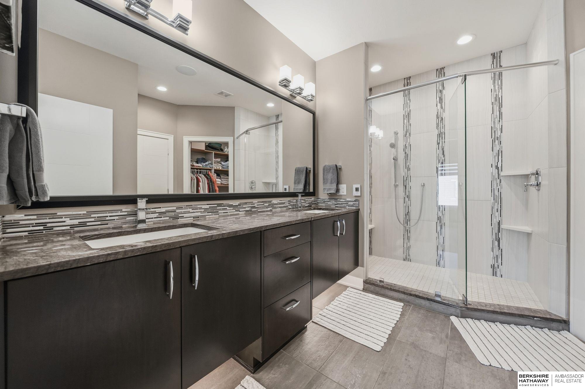 Lincoln, Nebraska 68516, United States, 5 Bedrooms Bedrooms, ,3 BathroomsBathrooms,Residential,Active,242987