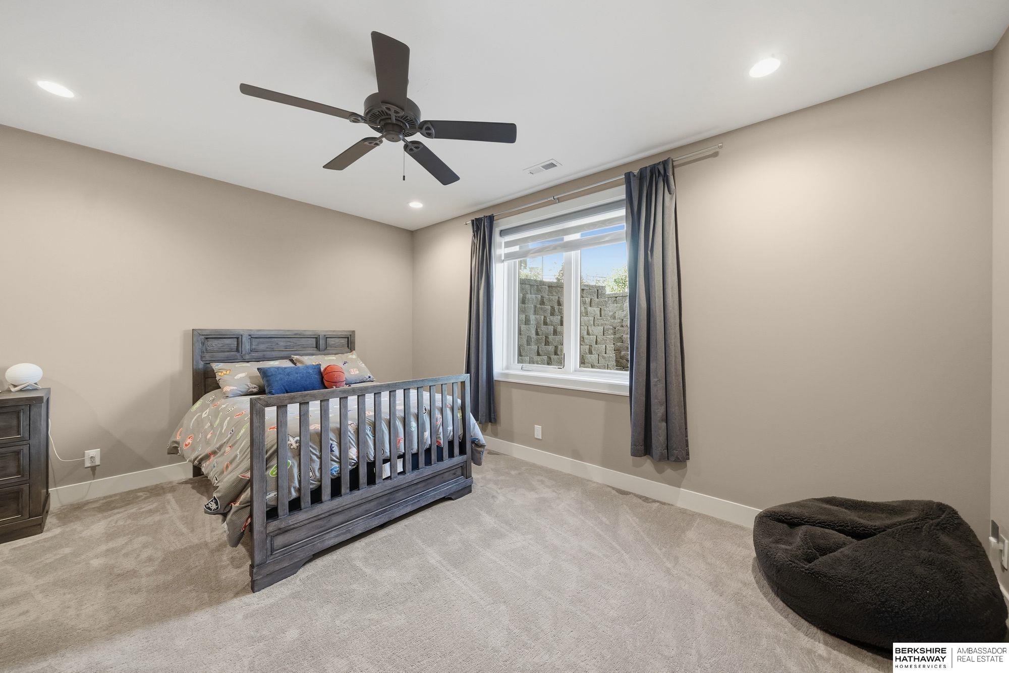 Lincoln, Nebraska 68516, United States, 5 Bedrooms Bedrooms, ,3 BathroomsBathrooms,Residential,Active,242987