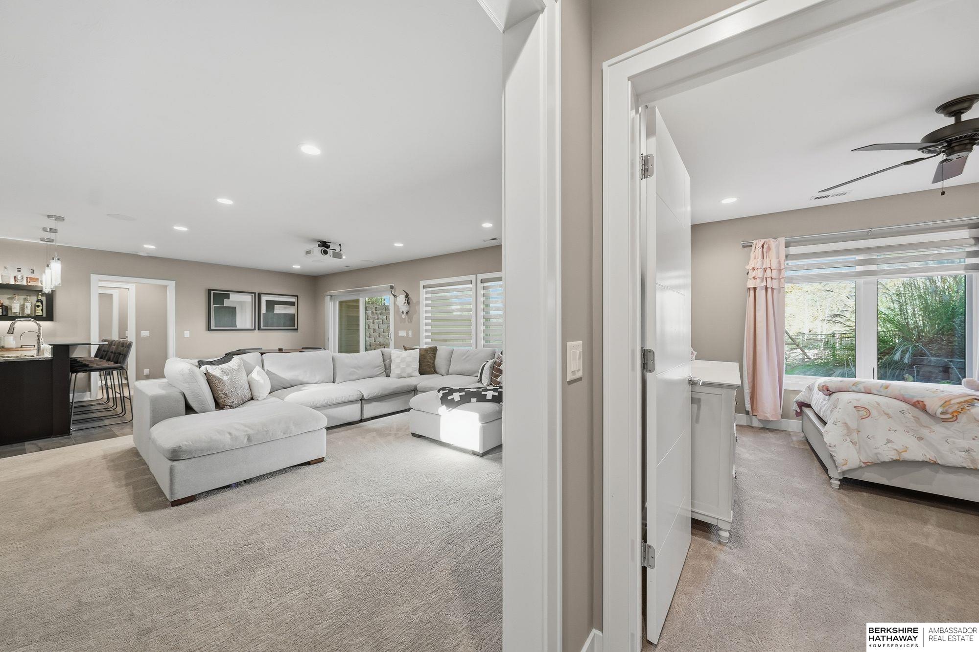 Lincoln, Nebraska 68516, United States, 5 Bedrooms Bedrooms, ,3 BathroomsBathrooms,Residential,Active,242987