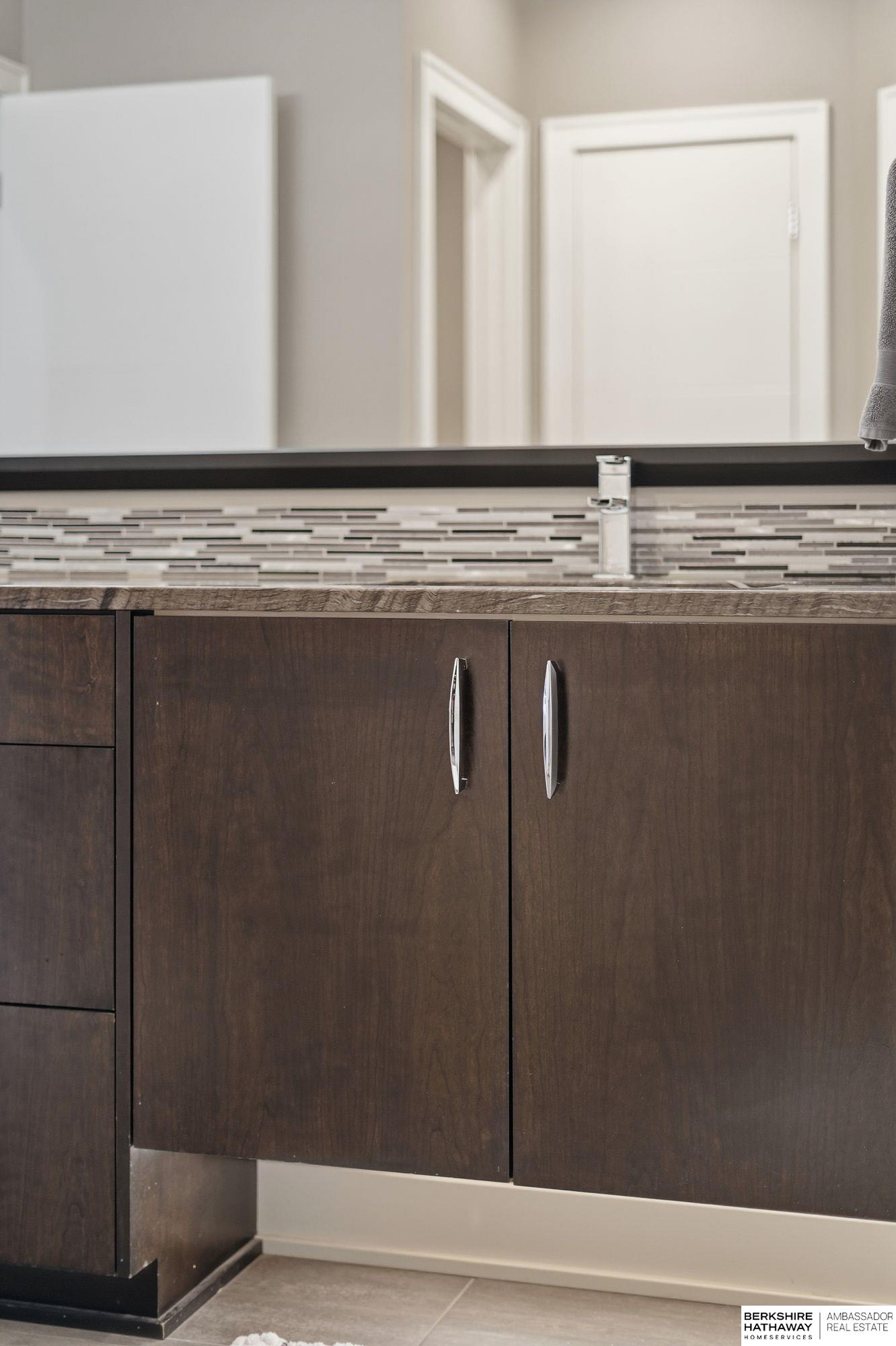 Lincoln, Nebraska 68516, United States, 5 Bedrooms Bedrooms, ,3 BathroomsBathrooms,Residential,Active,242987