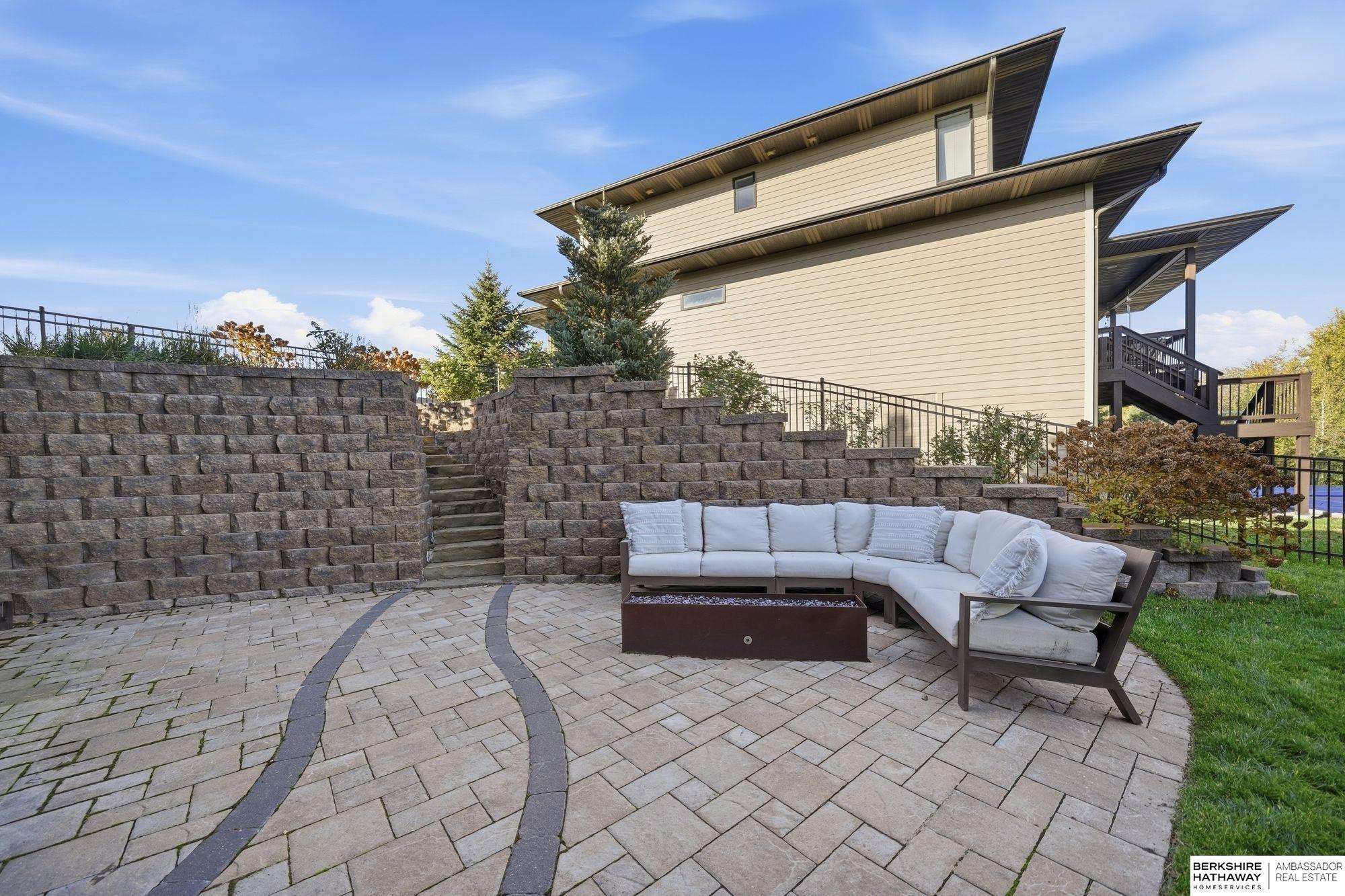 Lincoln, Nebraska 68516, United States, 5 Bedrooms Bedrooms, ,3 BathroomsBathrooms,Residential,Active,242987