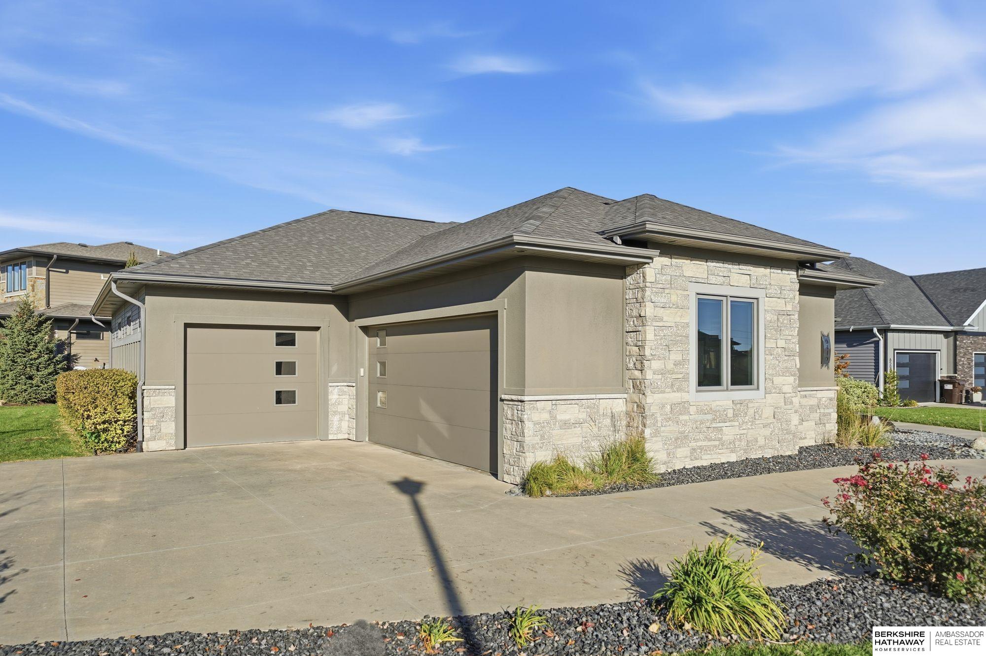 Lincoln, Nebraska 68516, United States, 5 Bedrooms Bedrooms, ,3 BathroomsBathrooms,Residential,Active,242987