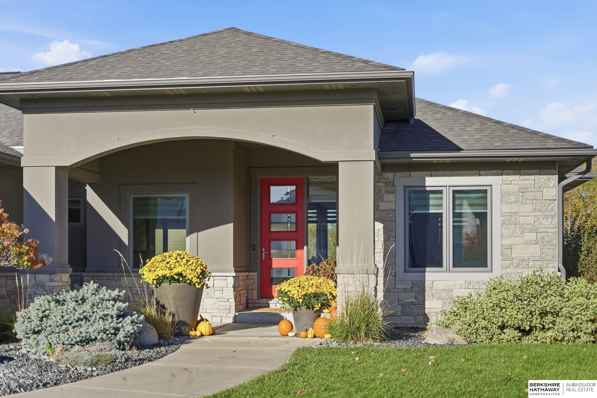 Lincoln, Nebraska 68516, United States, 5 Bedrooms Bedrooms, ,3 BathroomsBathrooms,Residential,Active,242987