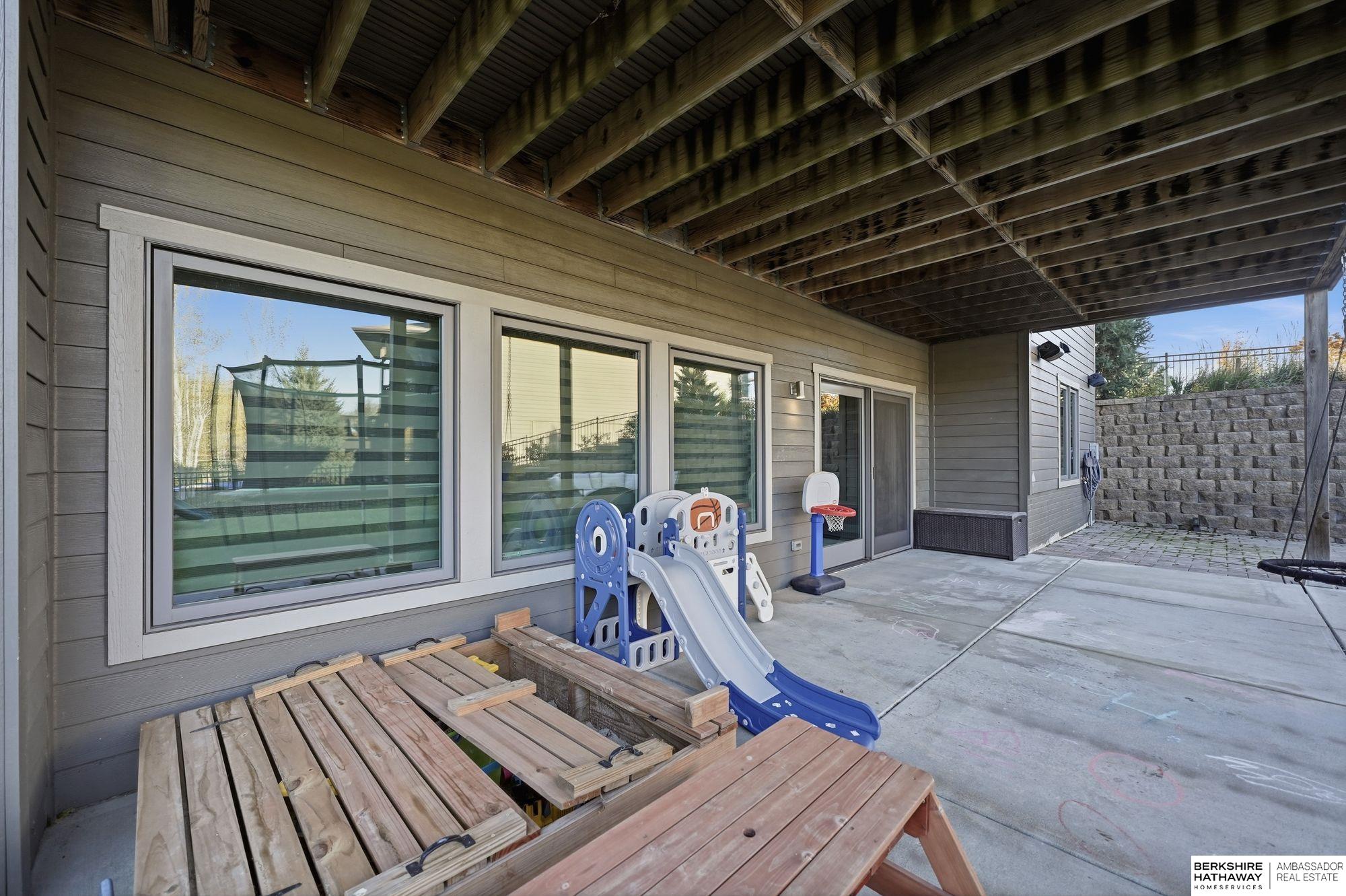 Lincoln, Nebraska 68516, United States, 5 Bedrooms Bedrooms, ,3 BathroomsBathrooms,Residential,Active,242987