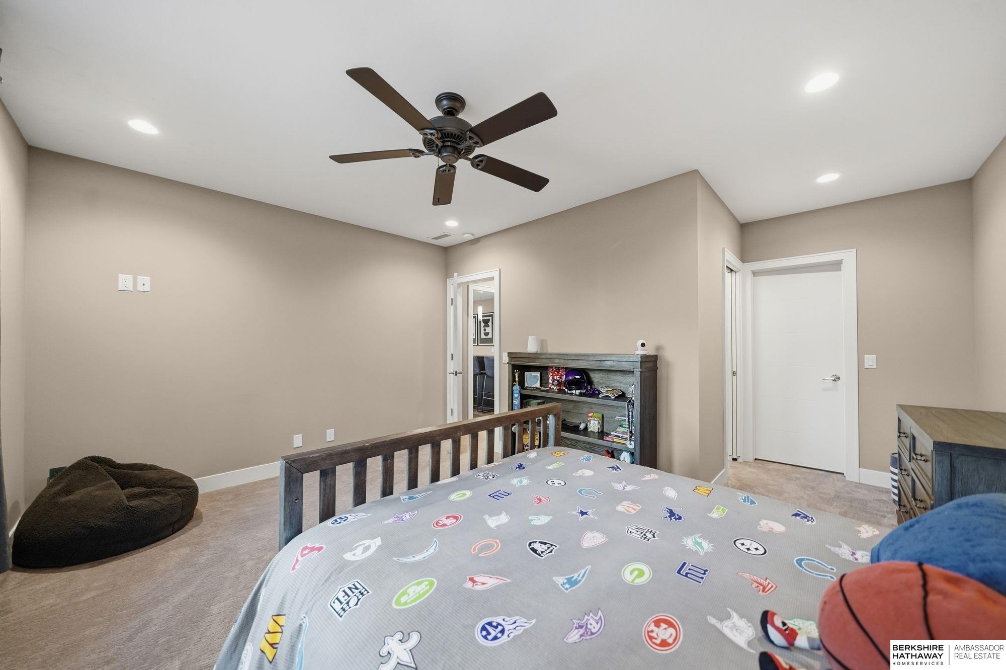 Lincoln, Nebraska 68516, United States, 5 Bedrooms Bedrooms, ,3 BathroomsBathrooms,Residential,Active,242987