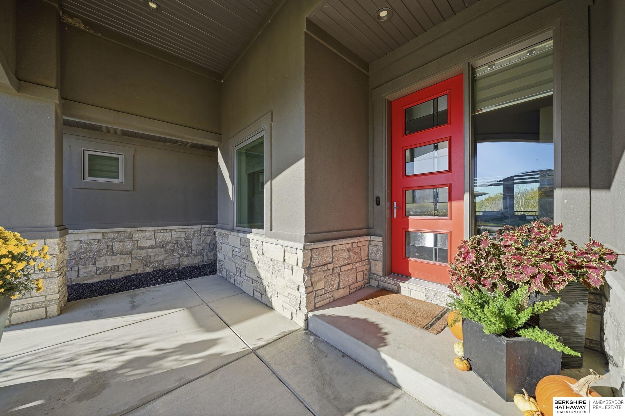 Lincoln, Nebraska 68516, United States, 5 Bedrooms Bedrooms, ,3 BathroomsBathrooms,Residential,Active,242987