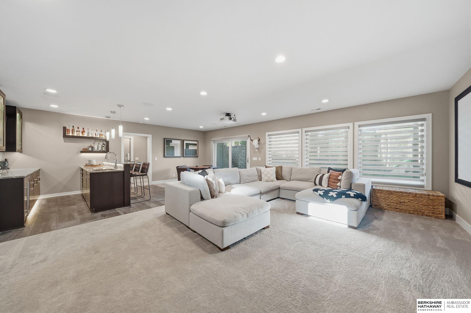 Lincoln, Nebraska 68516, United States, 5 Bedrooms Bedrooms, ,3 BathroomsBathrooms,Residential,Active,242987