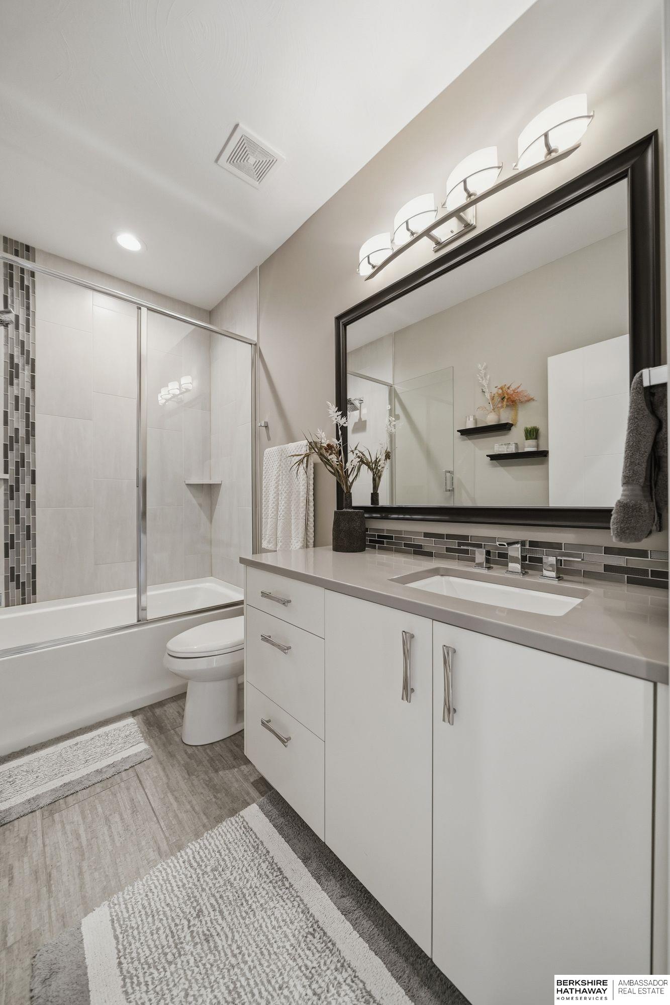 Lincoln, Nebraska 68516, United States, 5 Bedrooms Bedrooms, ,3 BathroomsBathrooms,Residential,Active,242987