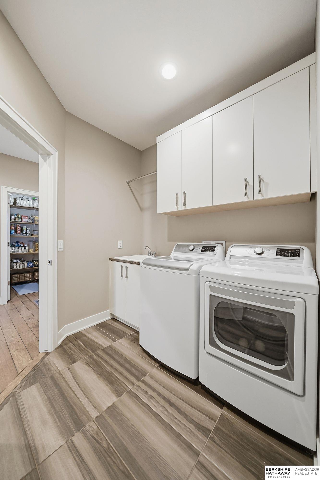 Lincoln, Nebraska 68516, United States, 5 Bedrooms Bedrooms, ,3 BathroomsBathrooms,Residential,Active,242987