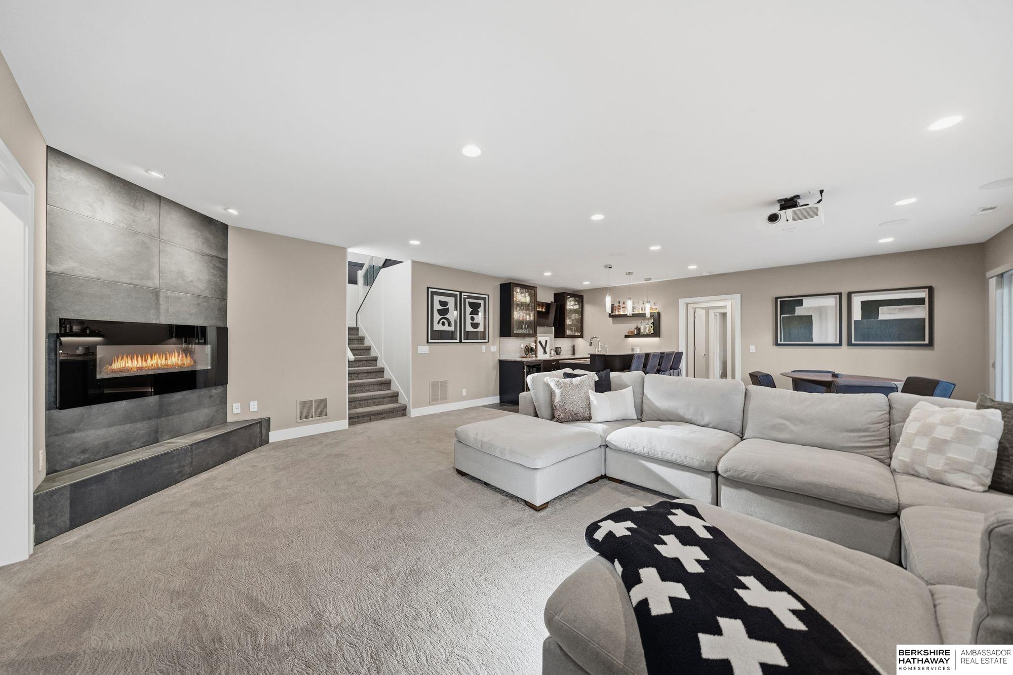 Lincoln, Nebraska 68516, United States, 5 Bedrooms Bedrooms, ,3 BathroomsBathrooms,Residential,Active,242987