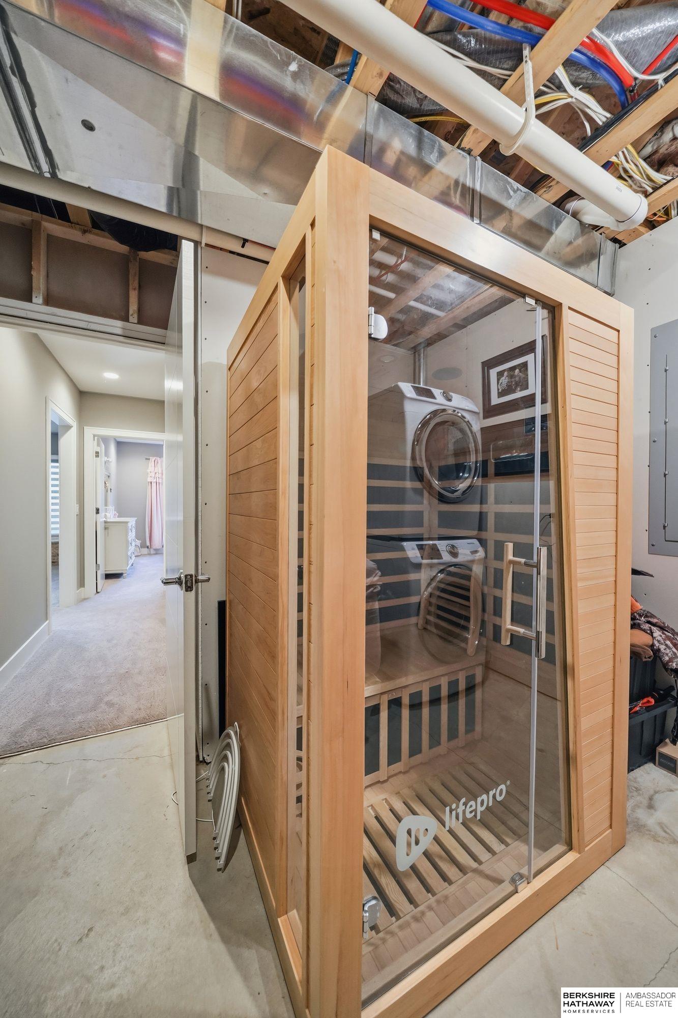 Lincoln, Nebraska 68516, United States, 5 Bedrooms Bedrooms, ,3 BathroomsBathrooms,Residential,Active,242987