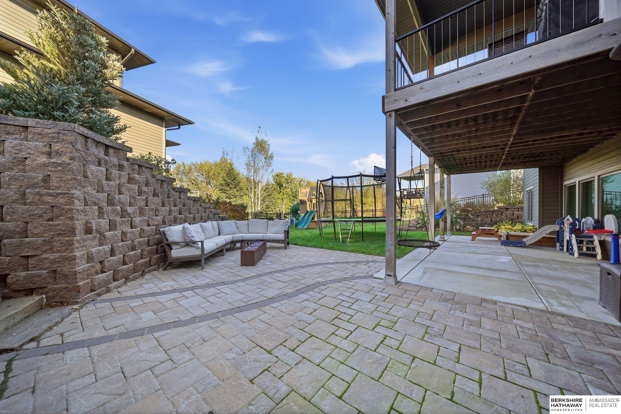 Lincoln, Nebraska 68516, United States, 5 Bedrooms Bedrooms, ,3 BathroomsBathrooms,Residential,Active,242987